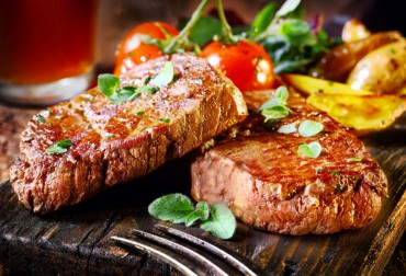 beef-7795x5725-steak-food-cooking-grill-vegetables-meal-meat-tomato-408