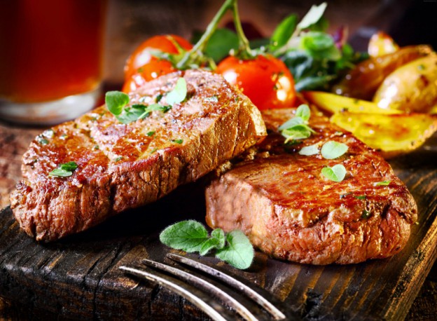 beef-7795x5725-steak-food-cooking-grill-vegetables-meal-meat-tomato-408